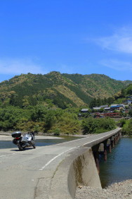 岩間沈下橋